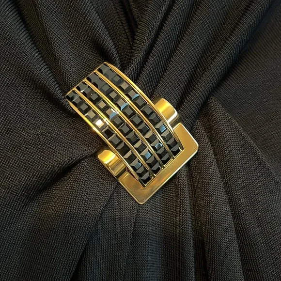 Gucci gorgeous cocktail black dress with gold brooch. Size M in as new condition - Picture 3 of 7